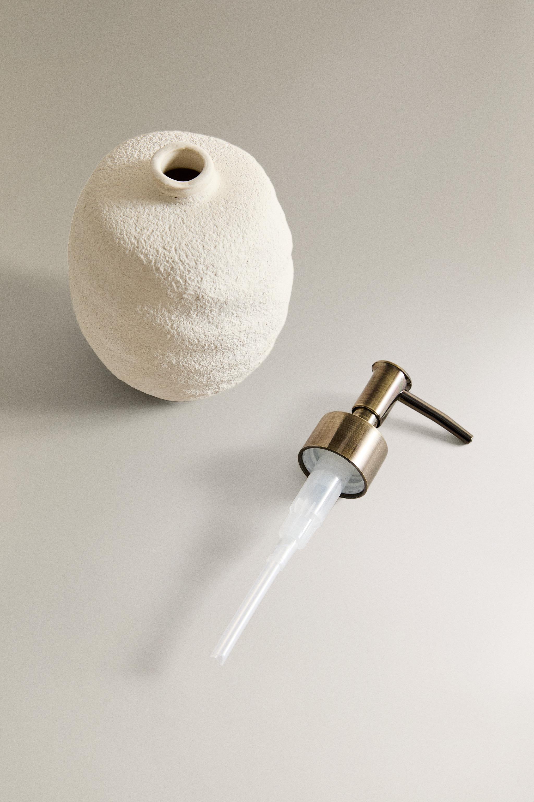 DISTRIBUTEUR DE SAVON EN CÉRAMIQUE TEXTURÉE